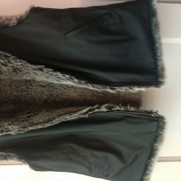 Reversible faux fur vest - Picture 7 of 12
